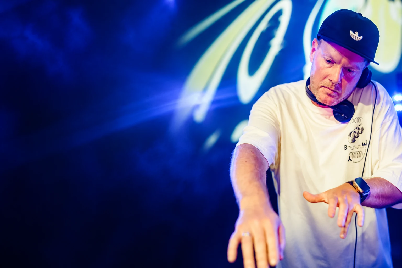 Volle Tanzfläche bei einem Clubabend mit DJ Marcel Sawitzki in Bielefeld